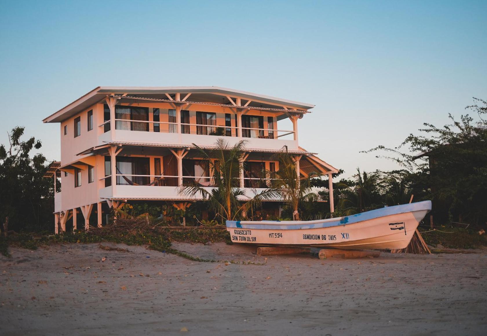 Stella Mar Oceanfront Hotel بوبويو المظهر الخارجي الصورة
